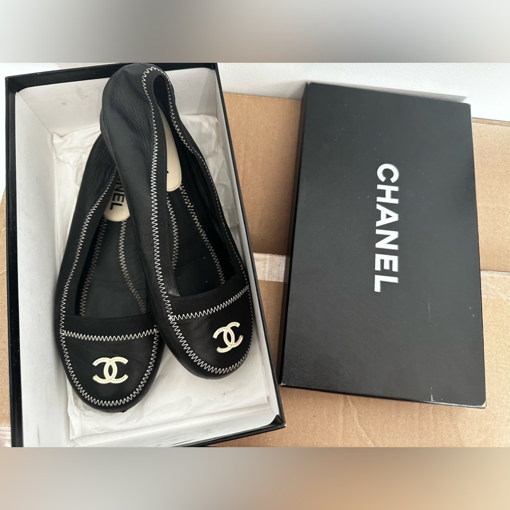 RE-POSHING - PRICE IS FIRM!!💯CHANEL MOCCASIN/LOAFERS BEAUTIFUL USED CONDITION